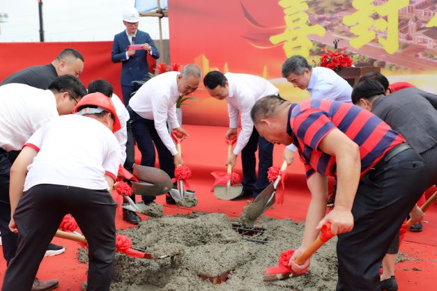 热烈祝贺佛山泰啤原浆啤酒制造项目喜封金顶(图11)